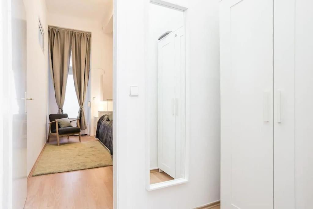 Newly Furnished Apartment For Up To 6 People Берлин Экстерьер фото