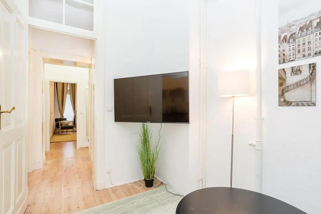 Newly Furnished Apartment For Up To 6 People Берлин Экстерьер фото
